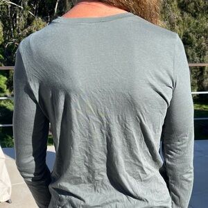 Vince Women's Gray Long Sleeve Tee